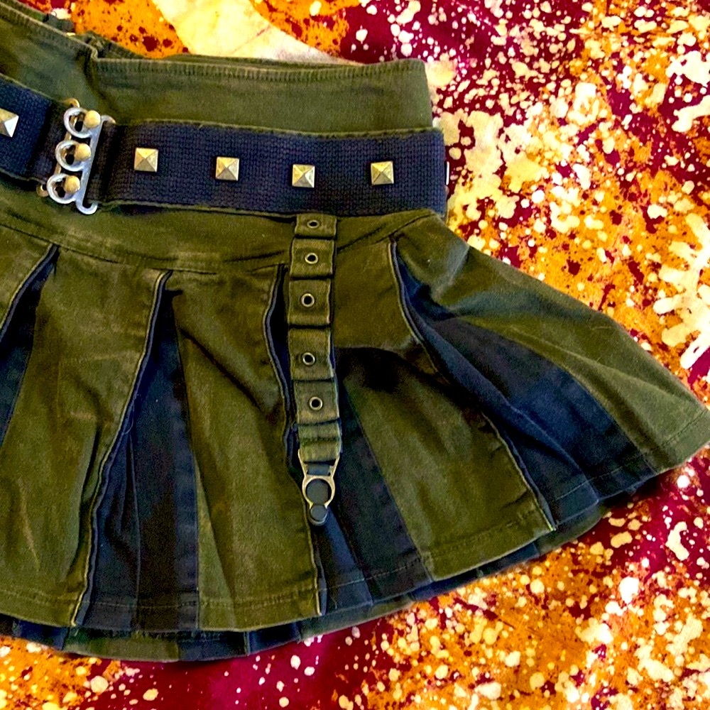 RARE 90’s VTG. TRIPP NYC GREEN & BLACK PLEATED MINI SKIRT W/STRAPS-LG~LIKE NEW - Picture 11 of 16